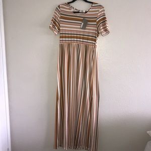 ENTRO Stripped Maxi Dress - M (true to size)